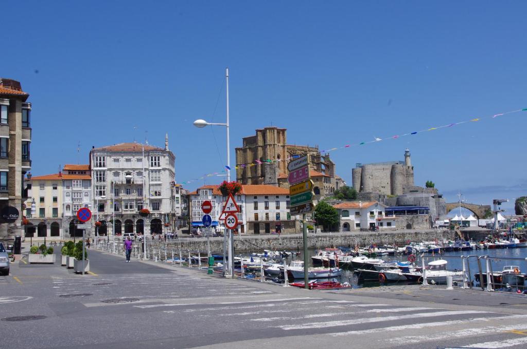 Pension "La Marina" Кастро-Урдиалес Экстерьер фото